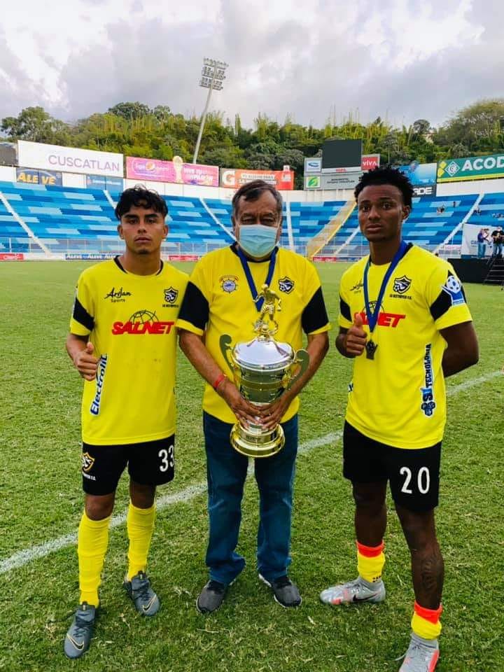 cleliaG18's tweet photo. Somos Sub-Campeones. Muchas felicidades AD Destroyer F.C. #VamosDestroyer #MiguelJimenezAlcalde https://t.co/sTmhnPj6A9