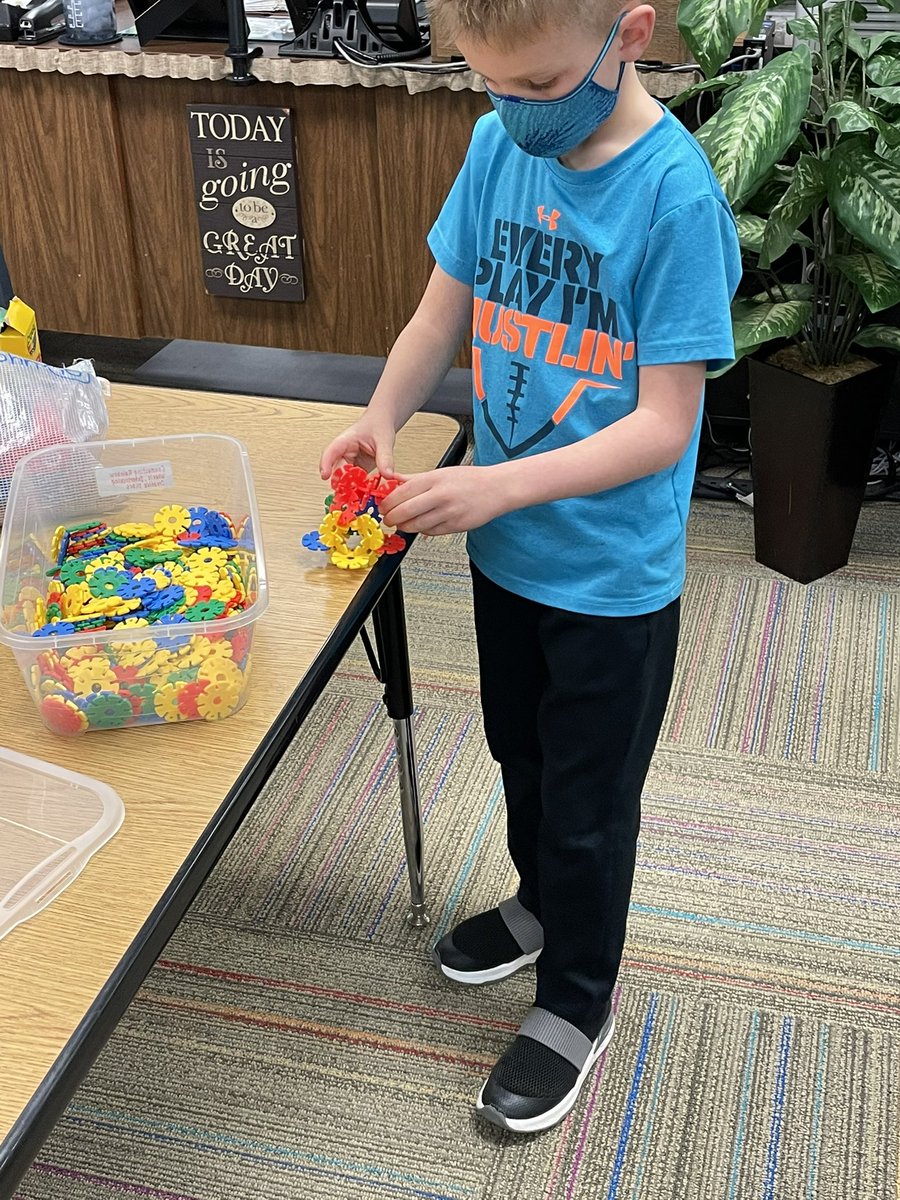 LsteeleLori's tweet photo. I love seeing kids show their creativity! #Wohillshawkeyes #itsworthit https://t.co/5XIchtMAd5