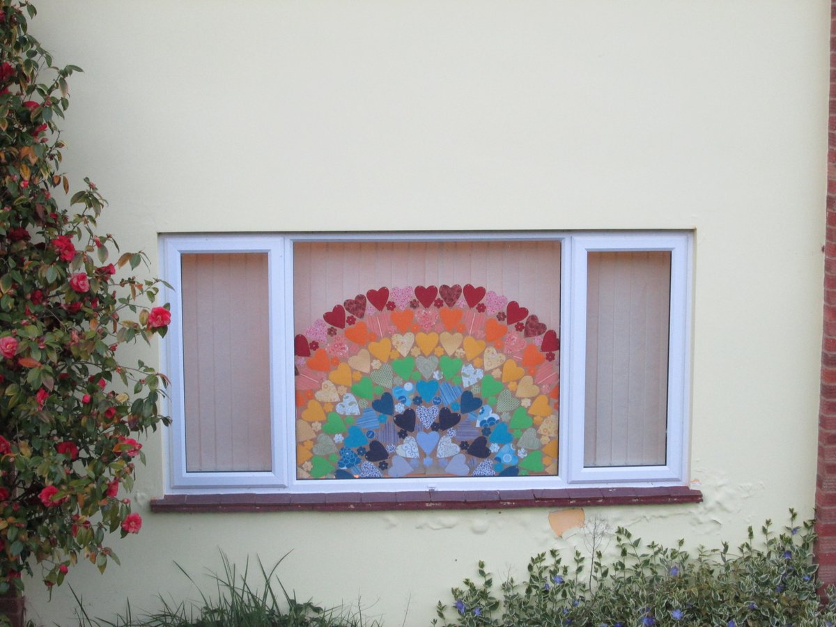 SotonStories's tweet photo. Thank you @ArtGallerySoton. We've also been spending a lot of time staring out of (and into) windows recently!
Last year people in #Southampton showed support for #NHS staff and keyworkers by decorating their windows. These were snapped by Alison in Bassett📸🪟🌈
#RainbowWindows https://t.co/VWOoOgNtAo