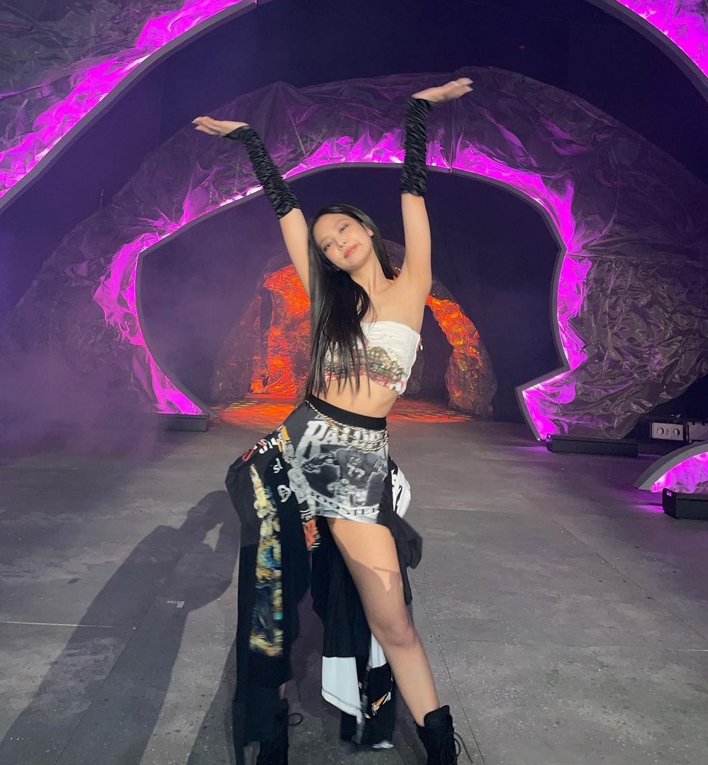 deukiethinker's tweet image. hands up kitty !!