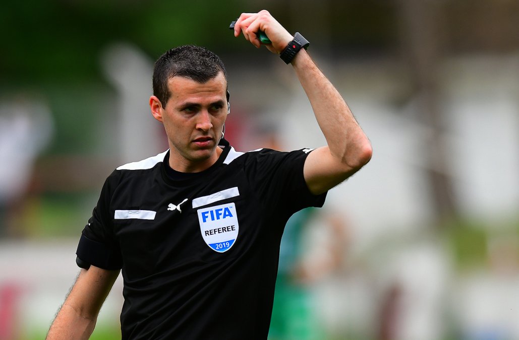 Sebas Giovanelli در توییتر "AHORA| Andrés Matonte acaba de ser designado árbitro del clásico entre @OficialCAP y @Nacional pars el miércoles en el Campeón del Siglo.… https://t.co/SY8V4BdkuA"