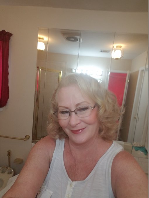 It's cold today. This back and forth with winter/summer is driving me nuts. I miss having 4 distinct<a href="/tag/gilf"class="tags"><span>#gilf</span></a>