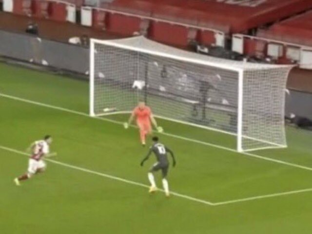 Everyone remembers this right?Well this was not registered as a 'big chance missed' because he didn't take a shot. Instead he managed a succ dribble and a pass there which made his rating end up getting higher.A SofaScore Rating doesn't tell us how good or bad a player was.