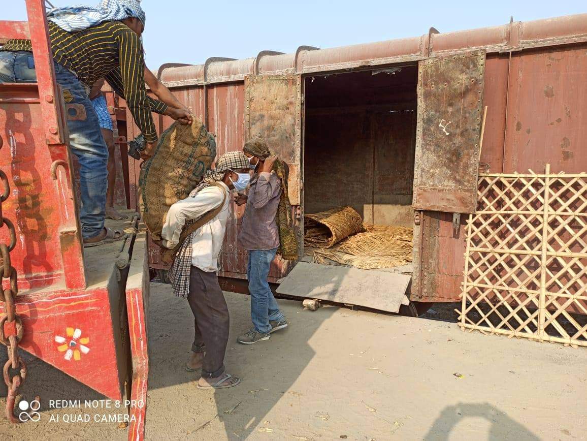 drm_drmizn's tweet photo. IZN division recorded Highest ever goods loading in MT, in a month by loading 0.197 MT, which is also 72.8 percent higher in comparison to last year https://t.co/viIAfFTDTi