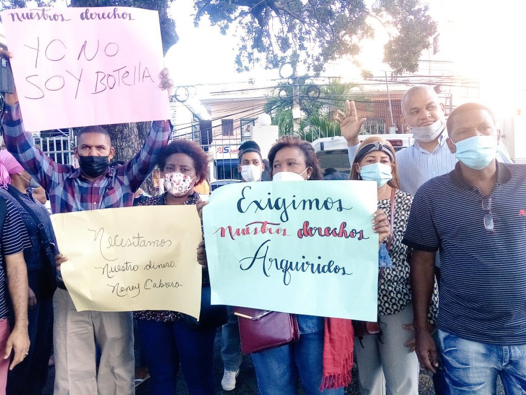 Dominicanosoy16's tweet photo. #pagameNeney #pagameNeney @neneycabrera @RaquelPenaVice @luisabinader @raquelarbaje @enganaron  quiero mi dinero https://t.co/5CSwi13wkT