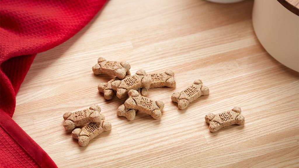 Welcome home your new pup with our Original Puppy Biscuits, a wholesome and delicious treat to help them start #DogLife off on the right paw. #MilkBoneLife