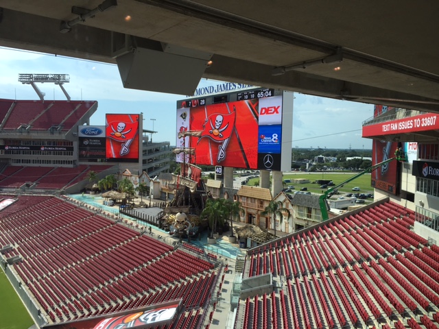 ContempResearch's tweet image. CR is proud to have been a part of such a exciting renovation project and install. Find out more about how Contemporary Research and Display Express can help you #GetControl of your stadium or arena. contemporaryresearch.com/industries/spo…