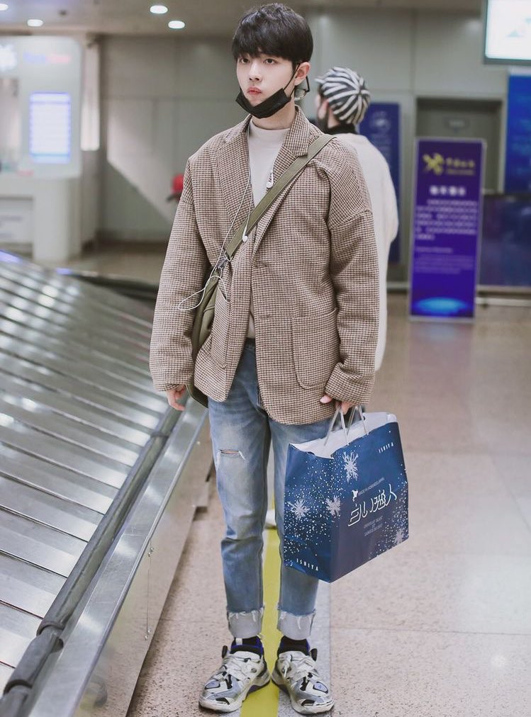 xiao zhan acting like a kitty ; a very much needed catboy xiao zhan thread