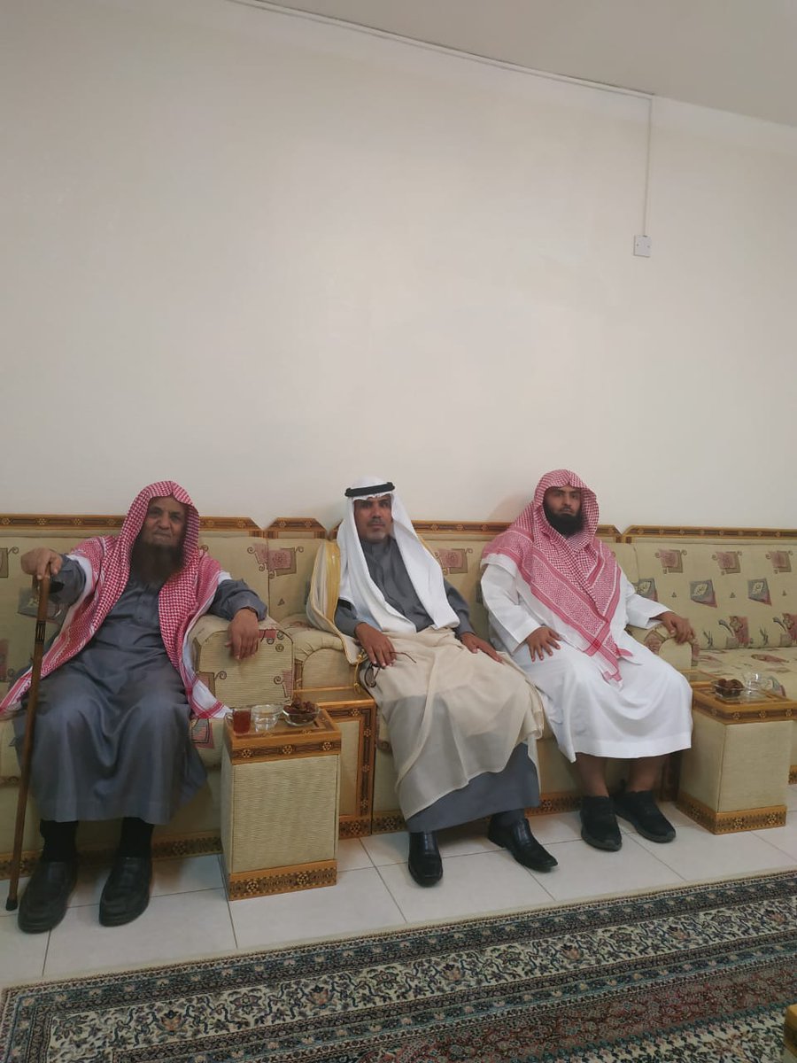 تشرفت اليوم بالسلام على الشيخ /ماجد ابن عيد المخلفي الحربي 
 بمنزله العامر بالرياض.فقد احسن استقبالنا واكرمنا واستمتعنا لاحاديث ورواياته الممتعه.
واسمنعنا للعديد من القصايد الجزله من ابنه الشاعر الجزل عثمان بن ماجد ..