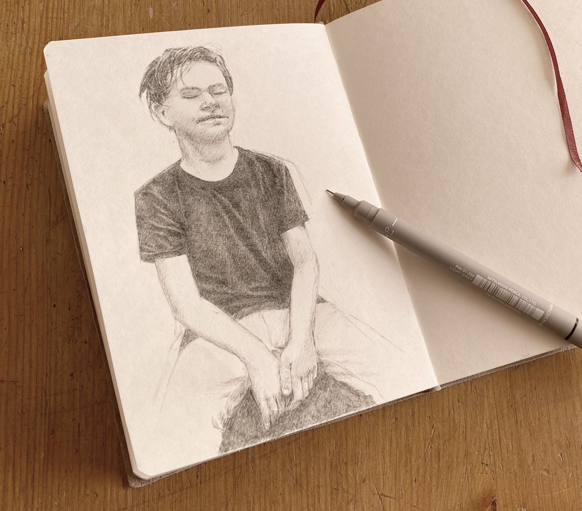 RobLenihanArt's tweet photo. Taking a moment...
#drawimg #penandink #penandinkdrawing #sketch #sketchbook #thesecretsun #figuredrawing #illustration #portrait #workinprogress #artist #creative #manchesterartist #artwork #artoftheday https://t.co/e1fCRbOktc