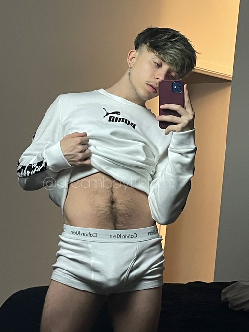 do you like me dressed or undressed more? https://t.co/cjWkfg7X0u