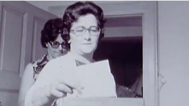 RSIonline's tweet photo. L'altra metà del #voto ♀️
Per celebrare il 50mo anniversario del #suffragiofemminile in #Svizzera vi proponiamo un ciclo di incontri dedicato ai ritratti di donne astronome intitolato "L'altra metà del cielo".
Da oggi fino al 5 febbraio, alle 18.00 su #RSIReteDue. https://t.co/qUDS6vX1Fg
