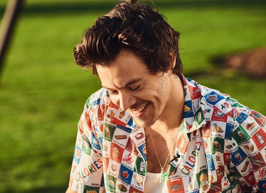 Sony's tweet image. Happy Birthday king @Harry_Styles 💖 🌟