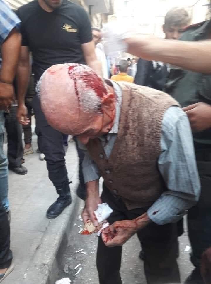 ليست احتجاجات على رئيس الوزراء ببريطانيا ولا تنافس بين الجمهوريين والديمقراطيين بالولايات المتحدة ، هذه أمام فرن لشراء كيس خبز