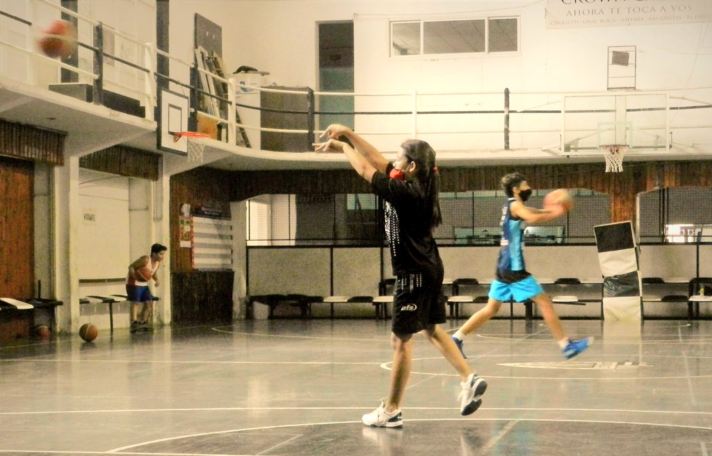 leonqn's tweet photo. #FormativasBasquet🏀

Las categorías formativas del @ClubCipolletti dieron inicio a la pretemporada

Horarios:
- Pre-Mini: Ma/Ju 17h
- Mini: Ma/Ju 18h
- U13: Lu/Mi/Vi 11h
- U14 y U15: Lu/Mi/Vi 17h
- U16, U17 y U19: Lu/Mi/Vi 19h
- Primera: Lu/Mi/Vi 21h https://t.co/Yn5MvDykei