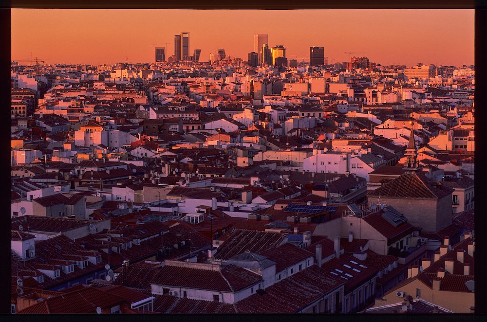 ... Y aquí con el filtro gold n'blue... y seguimos sin #PhotoshopManipulation 😎📷🎞️