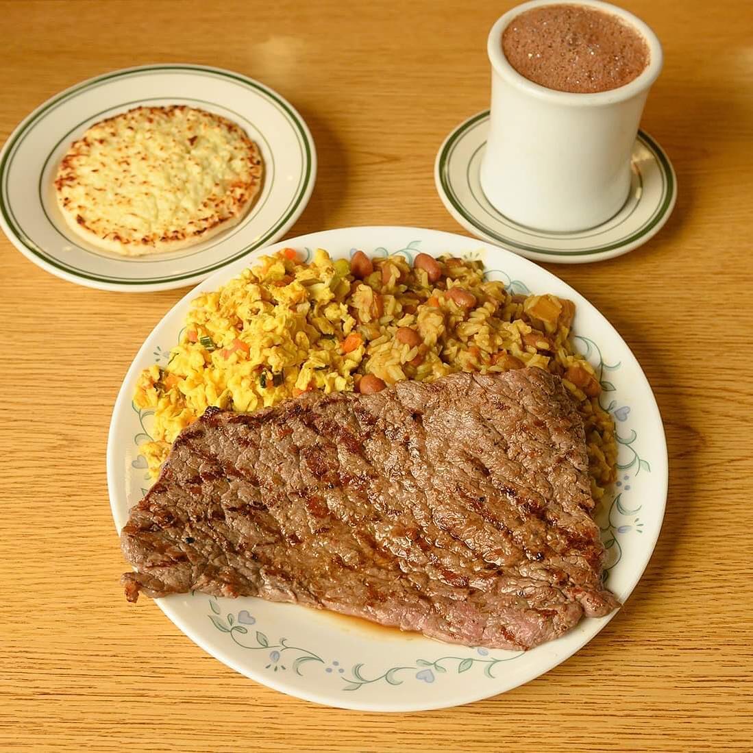pollosmario83's tweet photo. 😱How many of you love “Calentado”❓It’s very typical in our country and an exquisite breakfast to start your week with the best energy. We are waiting for you❗️
.
.
.
#calentado #typic #dishes #colombian #food https://t.co/xkPxfxRrpN