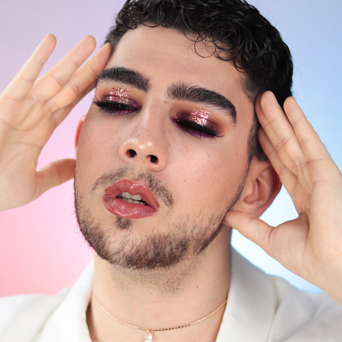 _srgch's tweet photo. @beautybay is a makeup PARADISE 🥰✨💕 #byBEAUTYBAY 
 #SpanishPRSearch https://t.co/F01OzL4zrm
