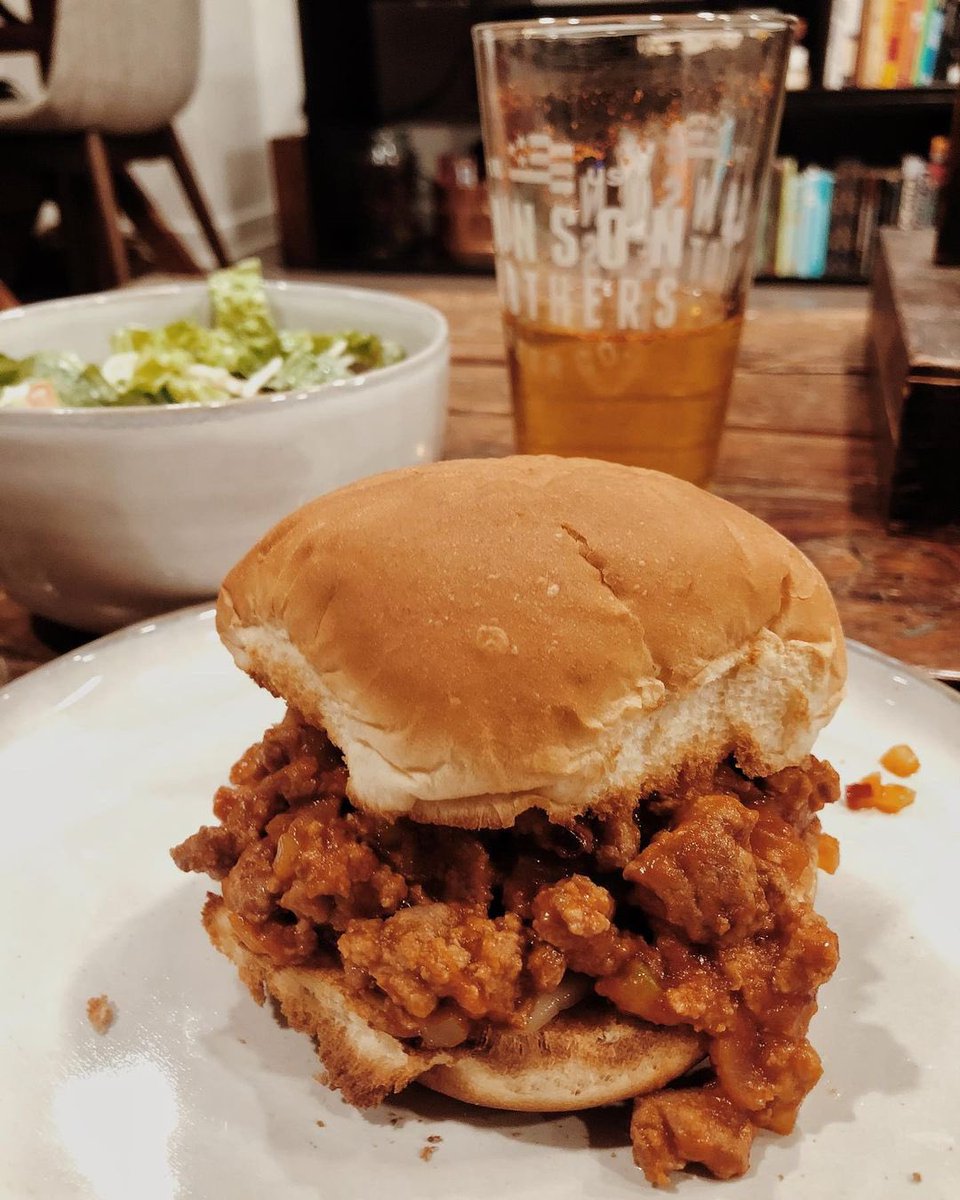 I guess our beer doesn’t ALWAYS have to be the center of attention 
📸: sharon.phoods (Instagram)