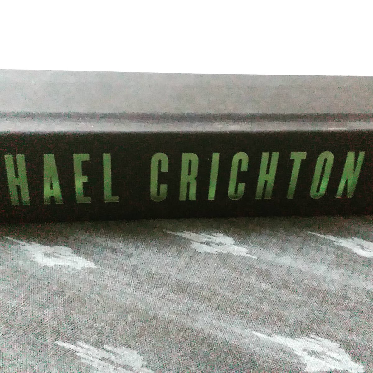 MiduHadi's tweet image. Just #randomclicks
Notes from beloved #booksellers, cutesy stuff from #booksubscriptionboxes, #books bought from #bookbazaars and new #loves from awesome #bookstores

#gravesecretsofdinosaurs #lunarcats #michaelcrichton #sherlockholmes #monstrousaffections #midureads