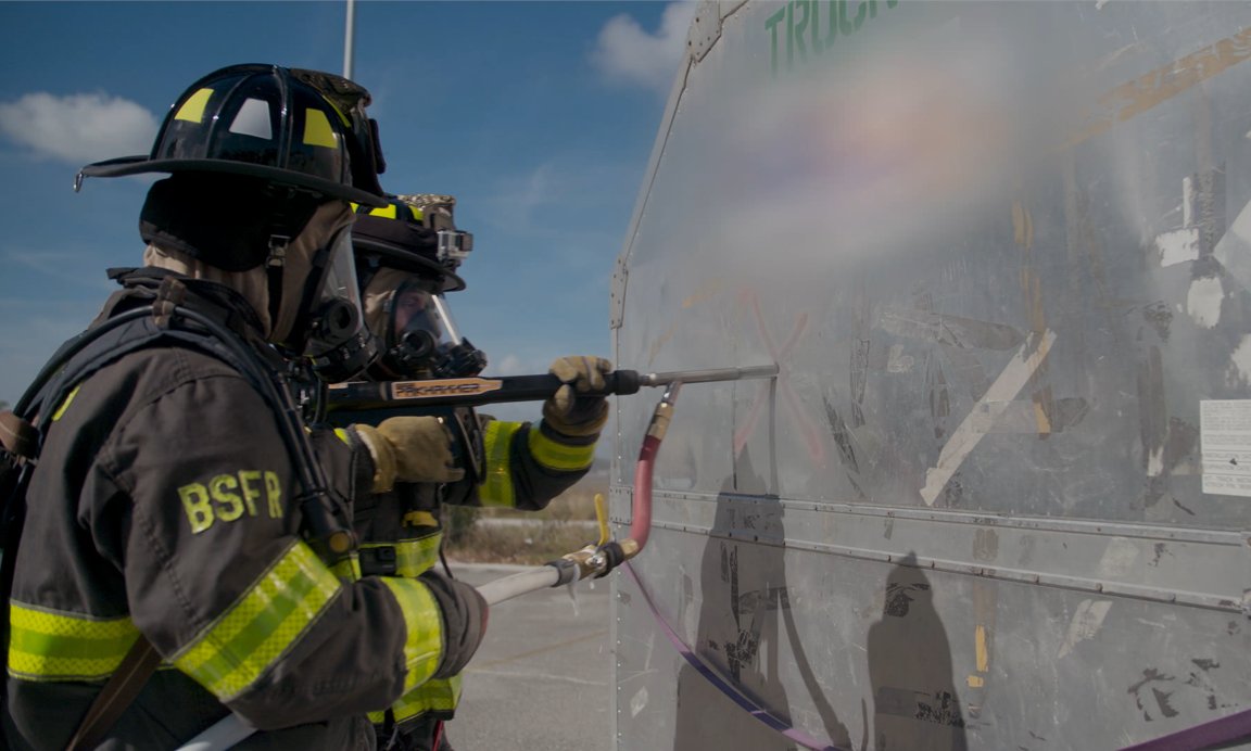 Paratech_Inc's tweet image. Paratech's Pakhammer pneumatic impact, multi-purpose tool, powers entry wherever the action is. REGISTER to join us: firedept.link/Pakhammer_Feb9 for a FREE webinar next Tuesday to learn about this light-weight, portable, very low air consumption device and its MANY uses. #paratech