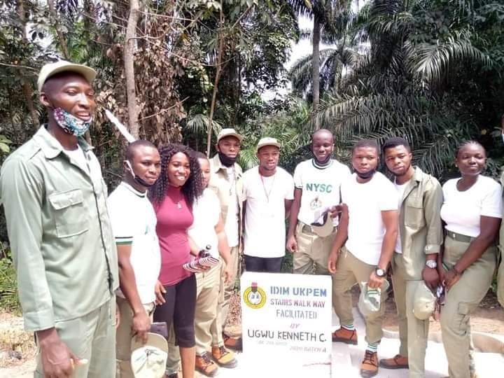 harri_onuoha's tweet photo. Villagers in Idim Ukpem in Akwa Ibom State, use to struggle to get water from the sloppy route to the stream, but this NYSC engineer corper, serving his father land built them a stair walkway for easy access to the stream... https://t.co/H1cilTJ9be