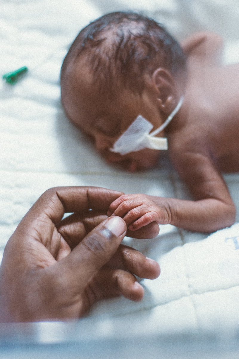 Wifey had to be there daily for about 6hrs a day to get her milk. I had our son on the other side who couldn’t come to hospital. I’d come every other day to hang out with her and see wifey and take photos lol. (See that tube? That’s how they’d feed her)