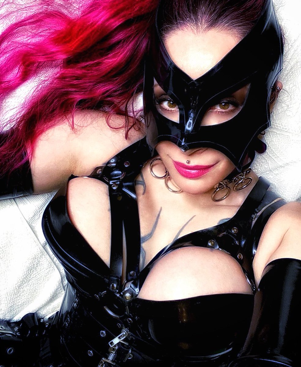liamw47's tweet photo. The Woman who puts the meooww, the purrrr in Catwoman. @evavortex You truly are a sweet and stunning woman!!! #EvaVortex https://t.co/dnSdRT58FL