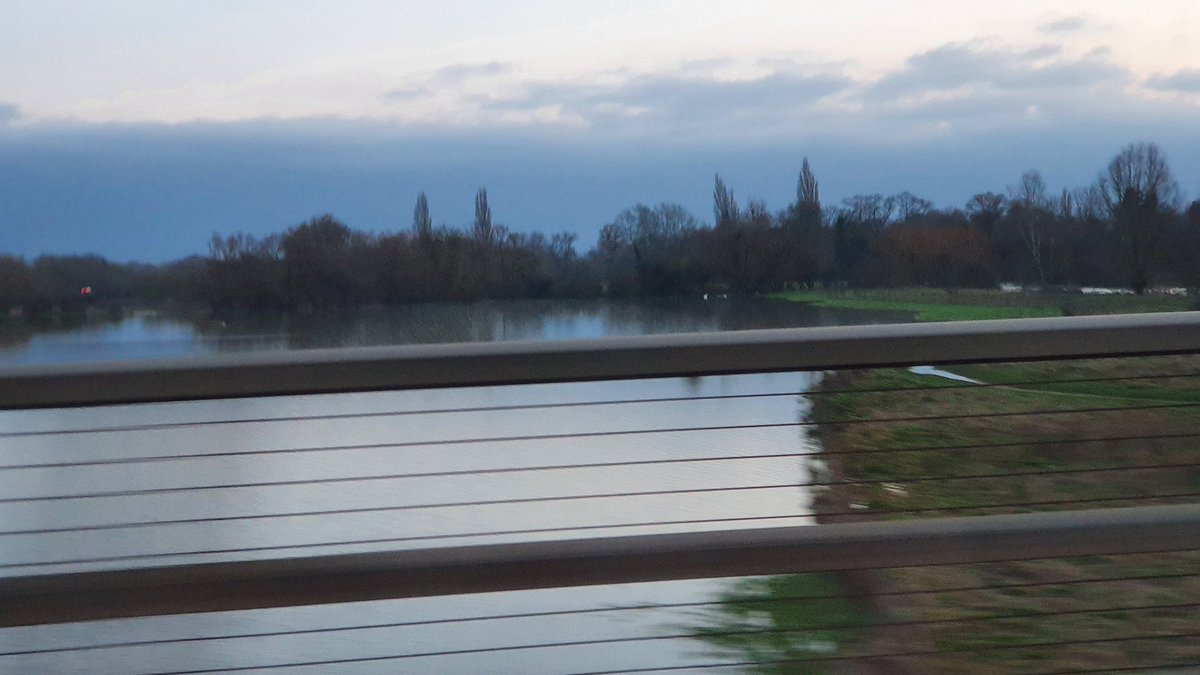 justjeff40's tweet photo. For the Rural villages the flooding is severe, places with closure signs, please adhere to these and do not put yourself or another in danger. Flood water is fadt moving. #ouse #flooding #felmersham #turvey 5063 6060 https://t.co/5JzozgVIre