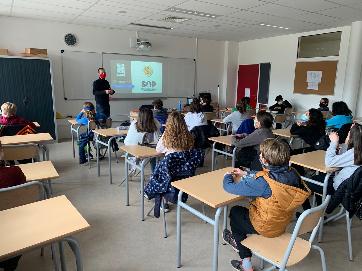 CdosArdeche's tweet photo. 🏅 [SOP - Semaine Olympique et Paralympique]

🎓 Aujourd'hui, 2 interventions dans le Collège Henri Ageron à Vallon-Pont-d'Arc auprès de 2 classes de 5ème.

Le thème 👉 "Les Valeurs et Symboles Olympiques"

@FranceOlympique #cnosf #paris2024 #generation2024 https://t.co/mZTMkPlt20