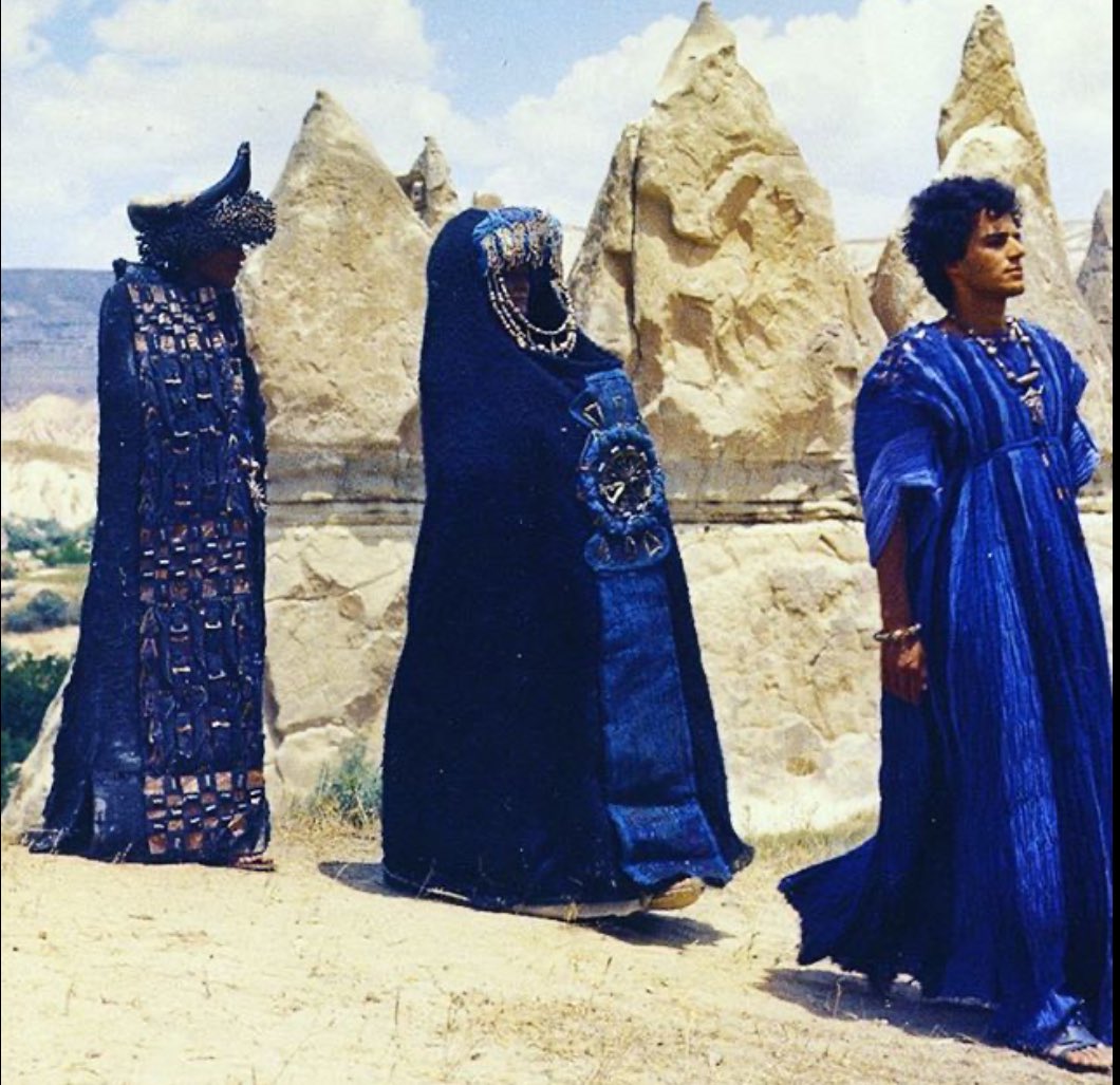 SalaLettura's tweet photo. #Pasolini mostra la differenza profonda che esiste tra i protagonisti della storia; ci mostra un #Giasone proveniente da un mondo civilizzato, ma molto più corrotto rispetto alla straordinaria “purezza” di quel mondo barbaro. https://t.co/lSe2k7L4eI