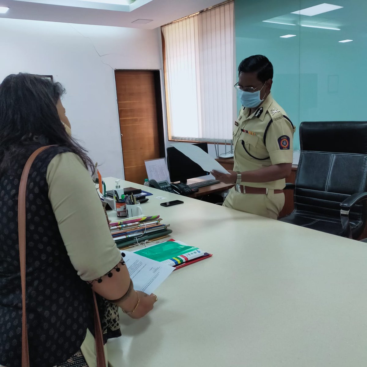 ChitraBathamINC's tweet photo. As acting president of @AIPCThane  I submitted a memorandum to Jt  Comm of Police Sh.Suresh Makela ji of @ThaneCityPolice to take stern action against #ArnabGoswami for his alleged involvement in anti-national activities
#antinationalbjparnab 
#ArnabExposedPulwama 
#ArnabChatGate https://t.co/VAveeaT5Uq