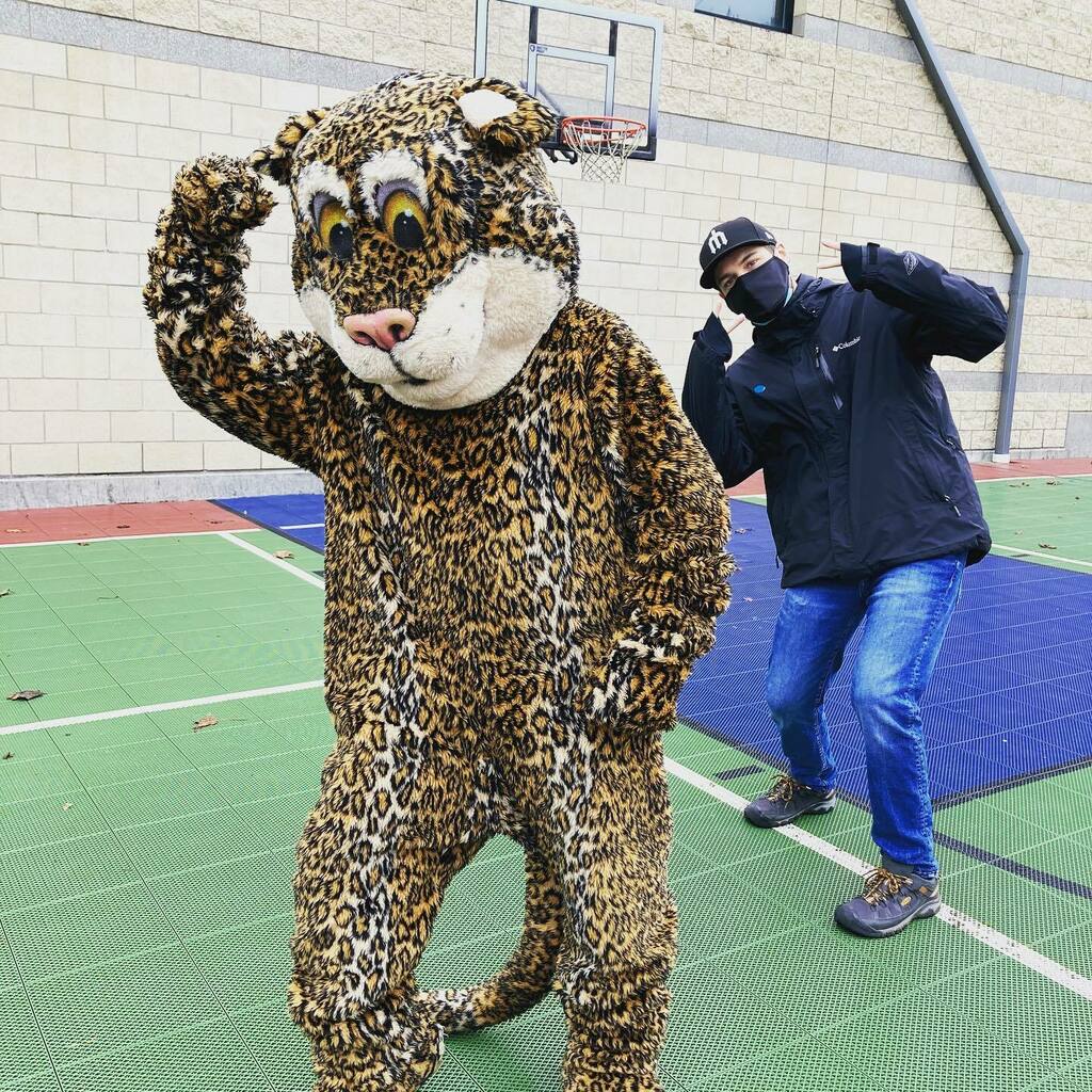 It’s always fun when the school mascot makes an appearance!