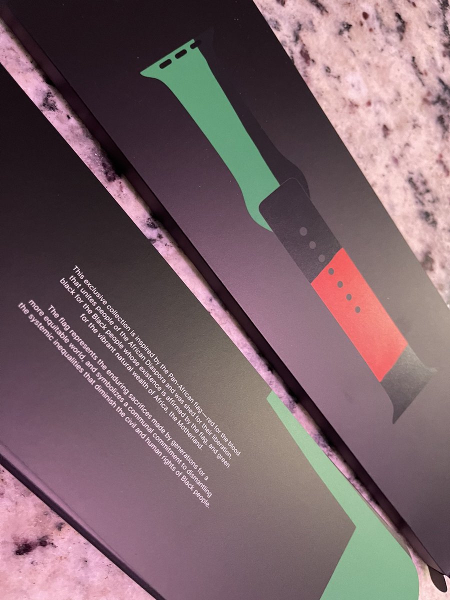 teammacgeeks's tweet photo. This new Apple Watch Black Unity Sport Band arrived a couple hours after placing an order this morning 🙌🏾 #BlackHistoryMonth #MacGeeks #AppleWatch https://t.co/oVoNuDzETP