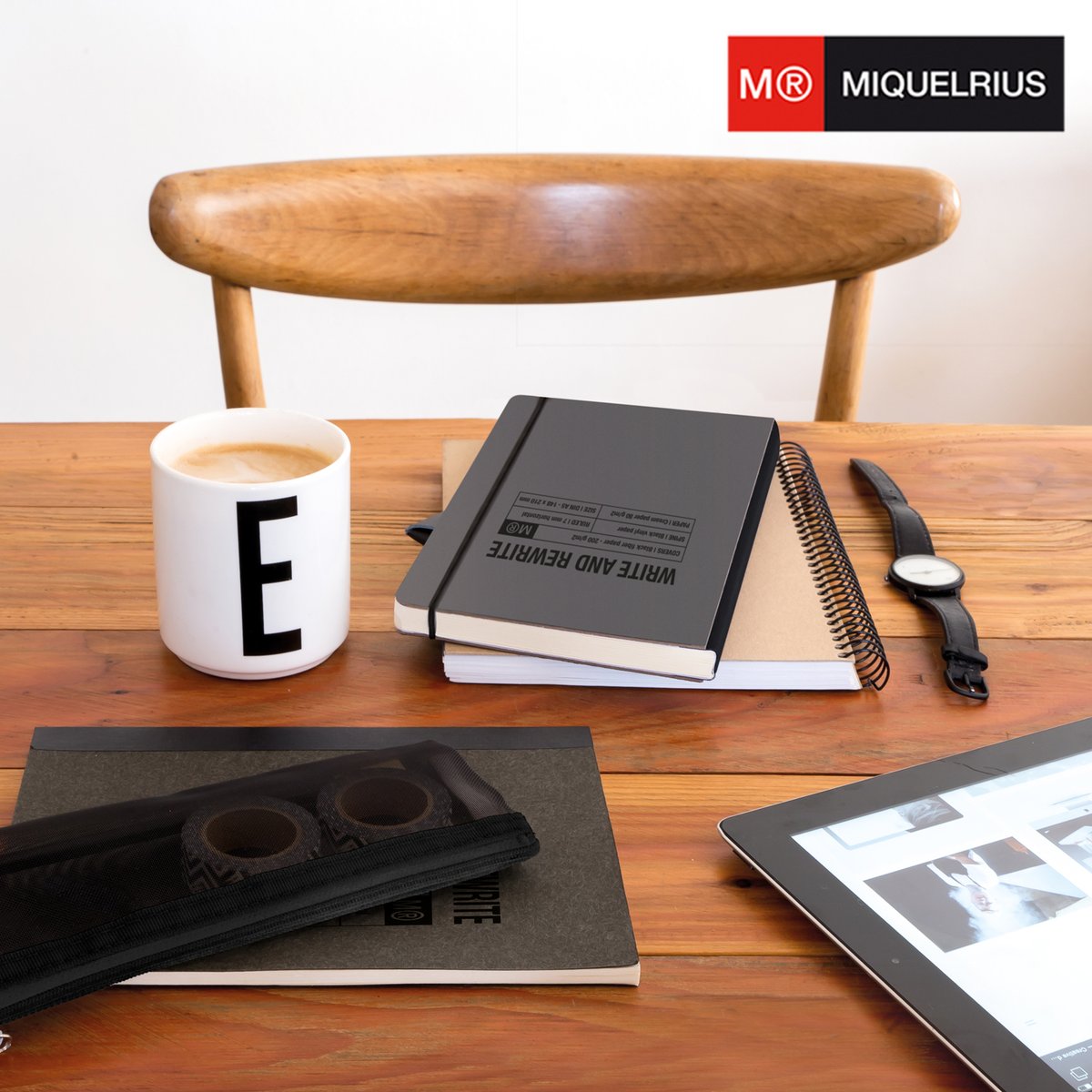 Tonos en negro y kraft, materiales sostenibles ♻ y artículos muy versátiles. 

Descubre nuestra gama Just Black, ideal para los que buscan accesorios de papelería, con un toque de diseño y sin renunciar a la funcionalidad 😜. 

Ya en tu papelería habitual!