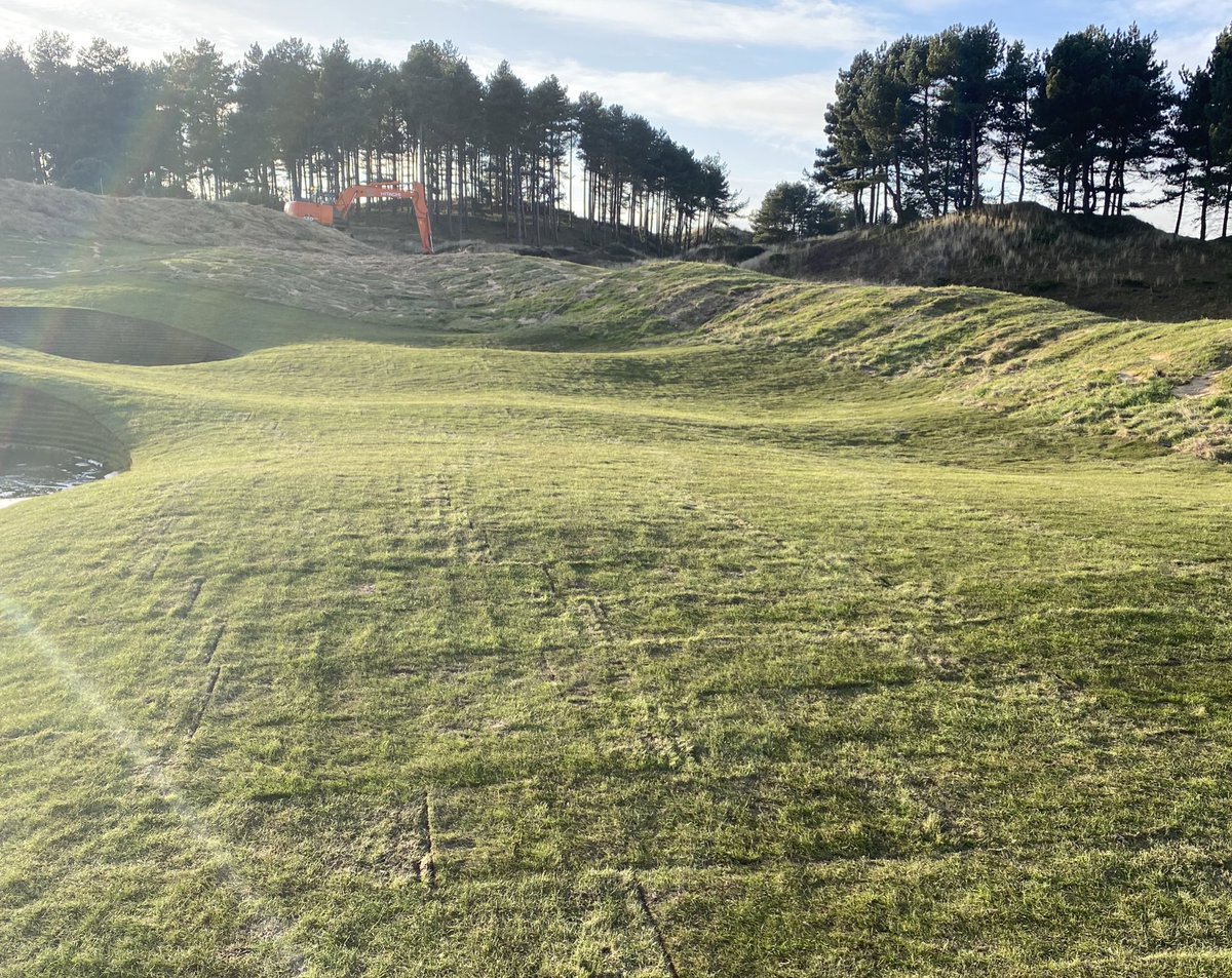 Nice to see the sun for a change which highlights the swales that have replaced the bunkers around the 4th green <a href="/Hillside_GC/">Hillside Golf Club</a> and the grass path that’s replaced red stone and sleepers on the 5th looks like it’s always been there 👍🏻<a href="/GolfHml/">Clearwater Group.</a> <a href="/golfarchitects/">Mackenzie & Ebert</a>