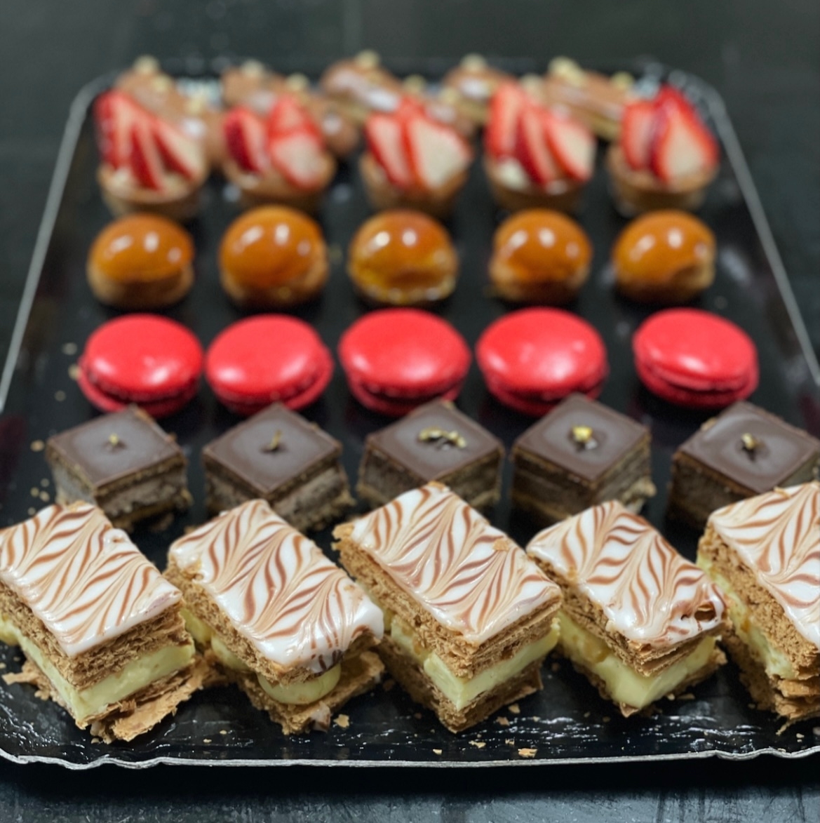 Pitchounbakery's tweet photo. #Catering #bites #minidesserts are always #thefinest #fanciest #mostdelicious #desserts to suit everybody's tastes! #uponorder #cateringmenu #minitarts #minieclairs #macarons #minimillefeuilles https://t.co/q5EBvjdOIm