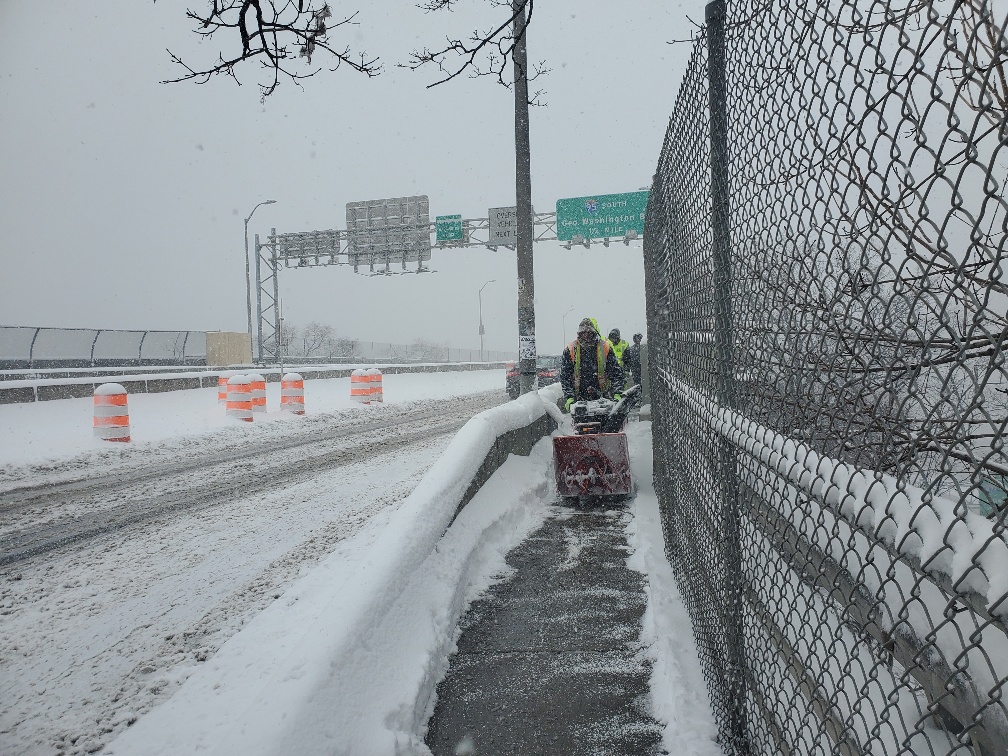 NYC_DOT's tweet photo. NYC DOT crews have been out since yesterday pre-treating and clearing snow from #NYCPlazas, #StepStreets, overpasses and East River Bridges. https://t.co/I2W7K8G8AU