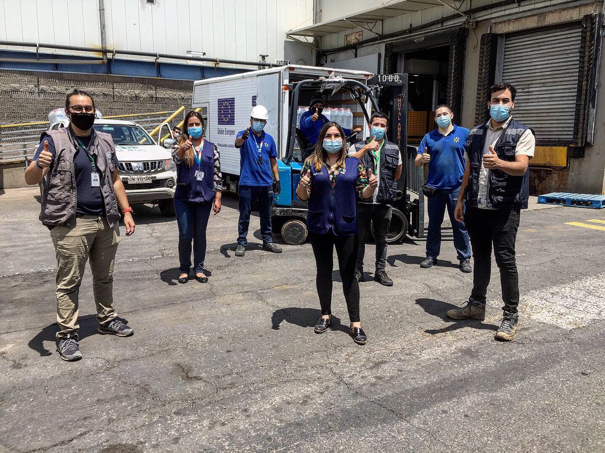 MovidosxChile's tweet image. ☝🏿¡Gracias @wallmart_chile por donar 1.230 litros de agua embotellada. Hoy la red Movidos x Chile y @adrachile haremos entrega de la donación,  a las personas que se han visto duramente afectadas por el aluvión en #SanJosédeMaipo en la Región Metropolitana! 👏