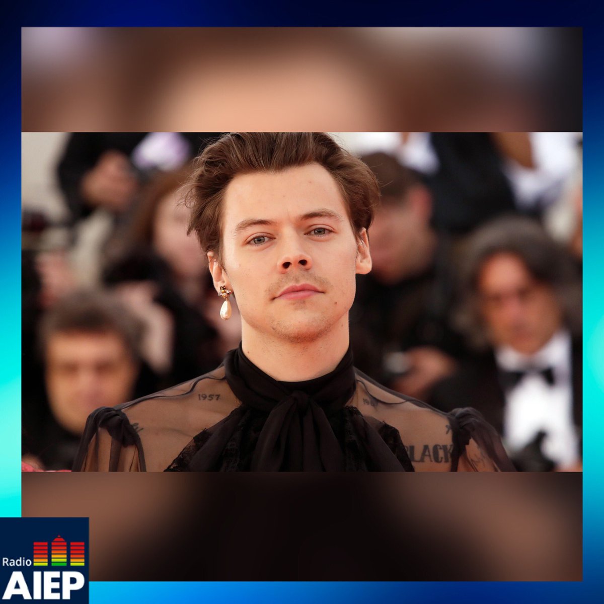 RadioAIEPOnline's tweet photo. 🥳 Cantautor y actor inglés que saltó a la fama como miembro de la banda #onedirection 🥳
Ha lanzado dos álbumes en solitario titulados #HarryStyles y #FineLine
Dato: fue el primer hombre en protagonizar una portada de @voguemagazine 🤩
#happybirthdayharrystyles
#RadioAIEP https://t.co/NFoUl3sbhs