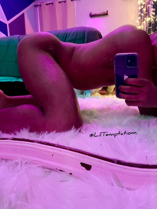 Someone come grip the small cakes 😭😩🥵🍑💦💦 https://t.co/JUAWQ3kPal