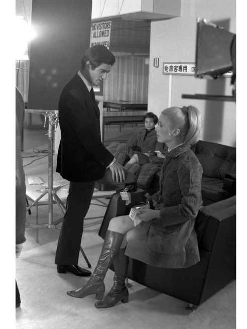 Passionissime's tweet photo. sami & catherine sur le tournage de « Manon 70 » de #JeanAurel, en 1968
#catherinedeneuve #samifrey https://t.co/ZghuDzhgP0