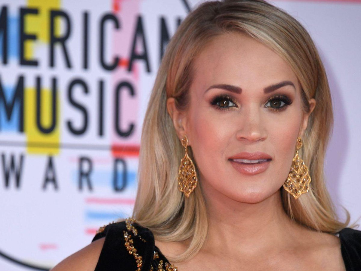 Carrie Underwood recovering from neck injury