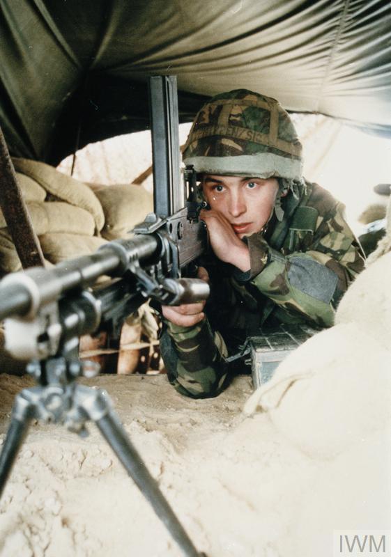 Also the mighty L4 Bren braves the desert in 90/91.