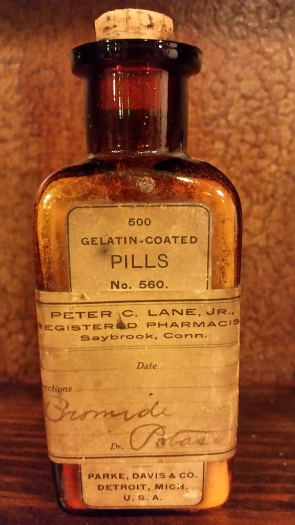 Day 1/28: After graduating from college, James ran a drugstore in Hartford. In 1911, she went to work with her brother-in-law, Peter Lane, at his Lane Pharmacy. Peter Lane was one of only two black pharmacists in early Connecticut.  #TwitteRx  #PharmacyBHM  #BlackPharmacists  #BHM  