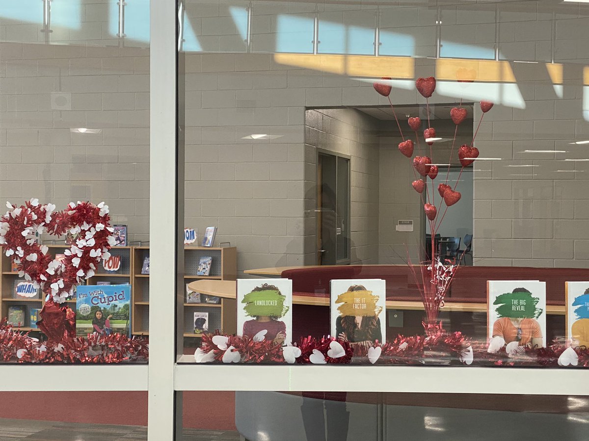 CarmenMangus's tweet photo. The library is a great place for a romantic read or two #PMSreads #PelionProwl #PelionMiddleLibrary #PelionMiddleLearningCommons https://t.co/GFR8CntVkB