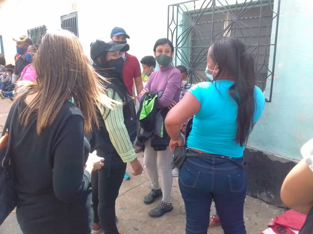 guarico_f's tweet photo. @guarico_f y sus instituciones realizan acompañamiento a la Jornada Extraordinaria de Cedulación a Niñas y Niños de la Patria, donde se instó a que deben cumplir con las normas de bioseguridad para la prevención del COVID-19🚨🚔.
#ValleDeLaPascua 
#ServirYProteger https://t.co/rettyel0JN