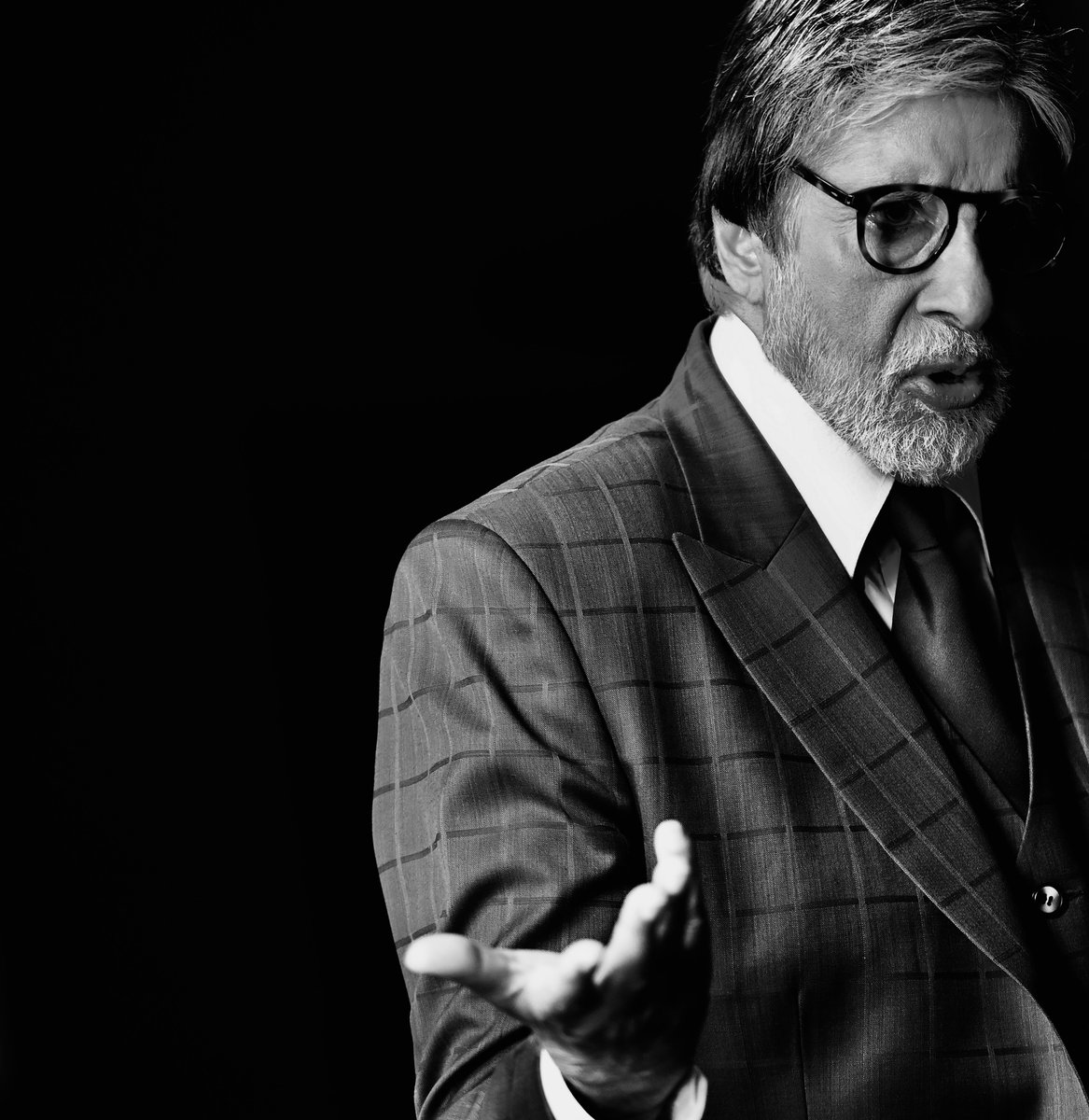 T 3800 - 
"मतलब की खामोशी बेमतलब की बातों से बेहतर है" ~ ef MsR
