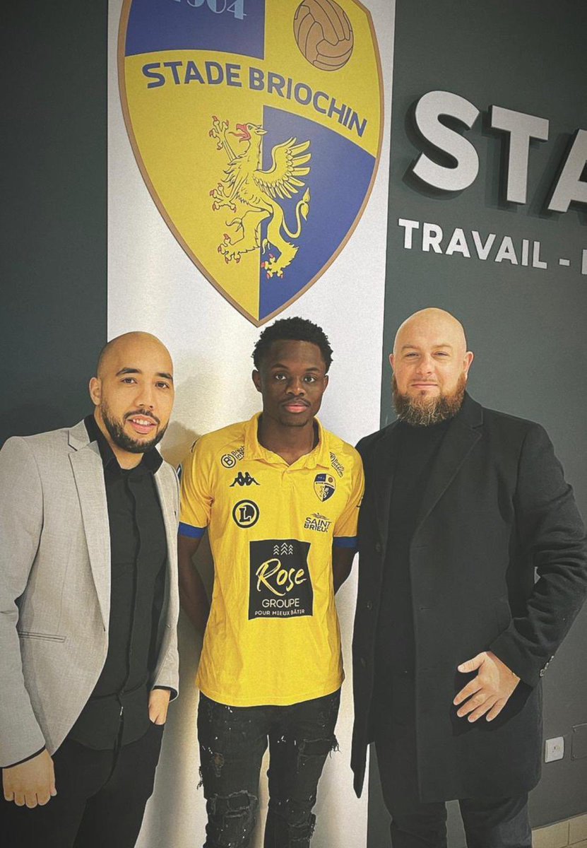 SaidRafiki's tweet photo. Heureux de vous annoncer mon prêt au @StadeBriochin jusqu'à la fin de saison. Pressé de pouvoir retrouver les terrains et d'aider mon nouveau club à atteindre ses objectifs. Merci aux @SB29 d'avoir facilité mon prêt...#GoleStade 💛💙 https://t.co/wNaI2rn2hU