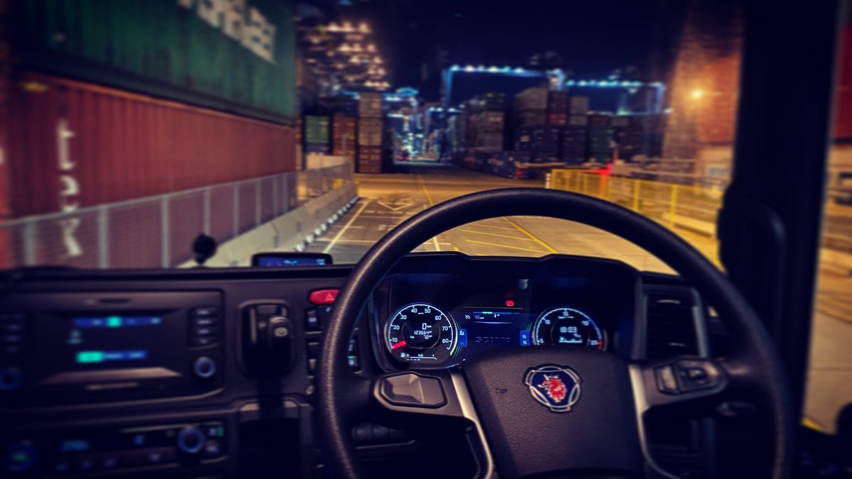 TravellinTrukka's tweet photo. After a week and a half of driving DAFs, this might end up being a pleasant week. The driving side of it, at least #Scania #TruckLive #Trucker #NightDriver #ContainerDriver https://t.co/DFfKesrlPX